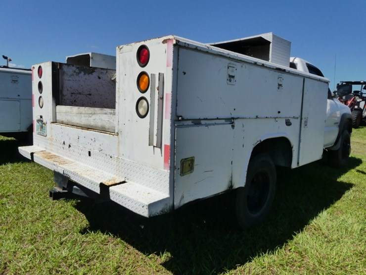 2002-chevrolet-3500-image-3