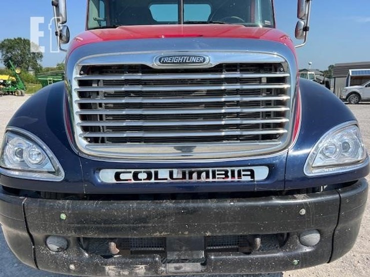 2006-freightliner-columbia-120-image-17
