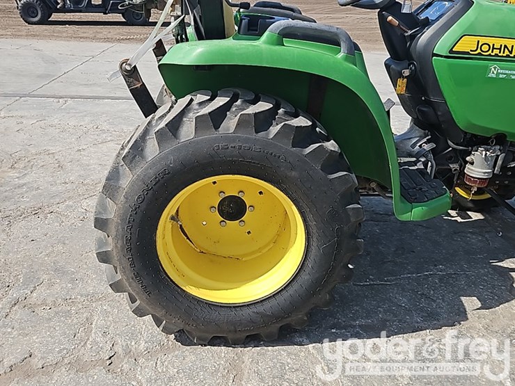 2014-john-deere-3032e-image-8