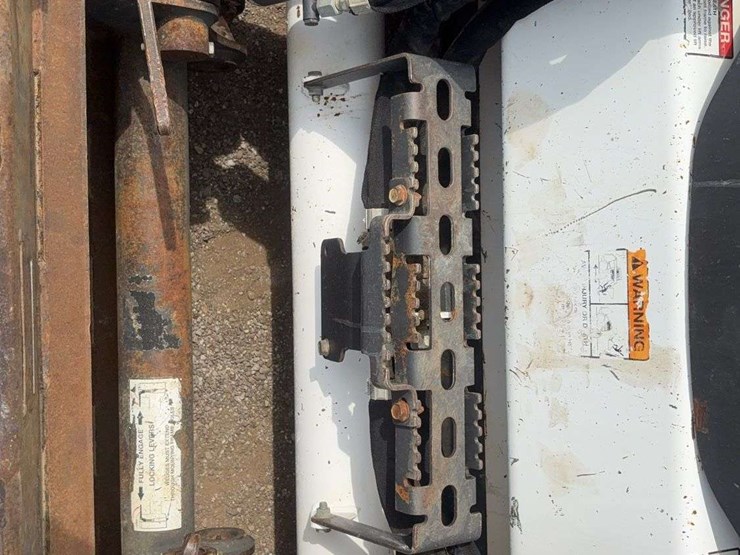 2016-bobcat-t595-image-23