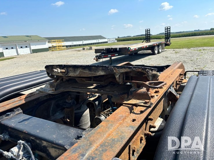 1999-peterbilt-385-image-41