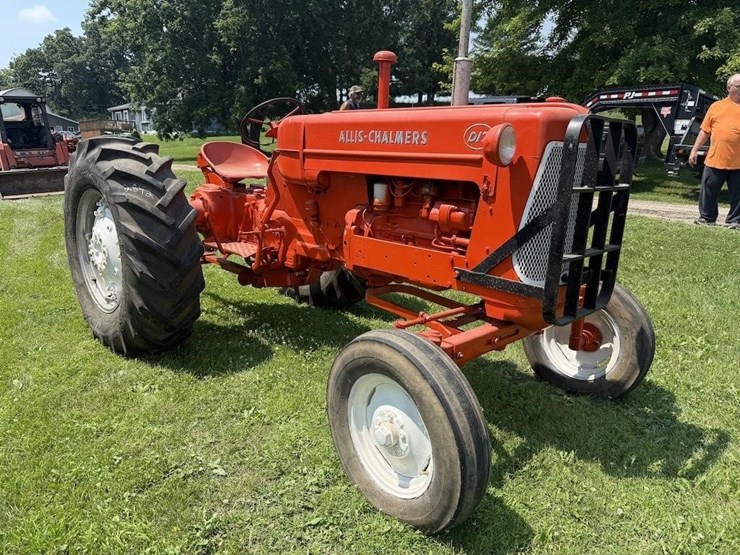 allis-chalmers-d17-tractor-image-3