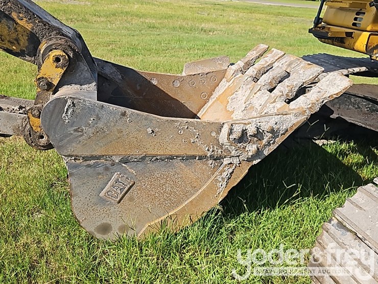 2015-caterpillar-329fl-image-19