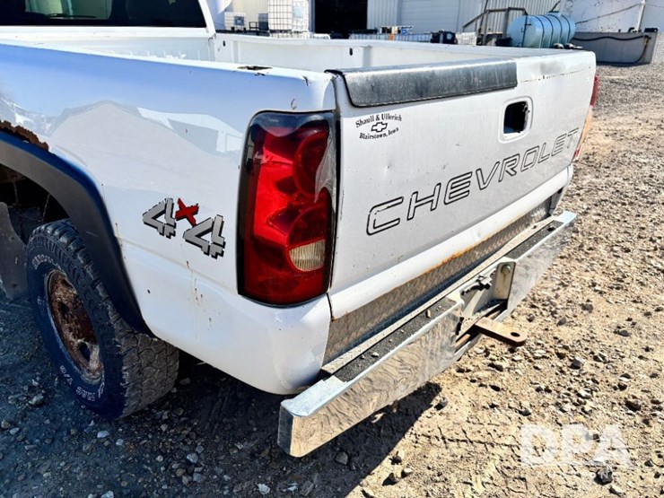 2005-chevrolet-2500hd-image-33