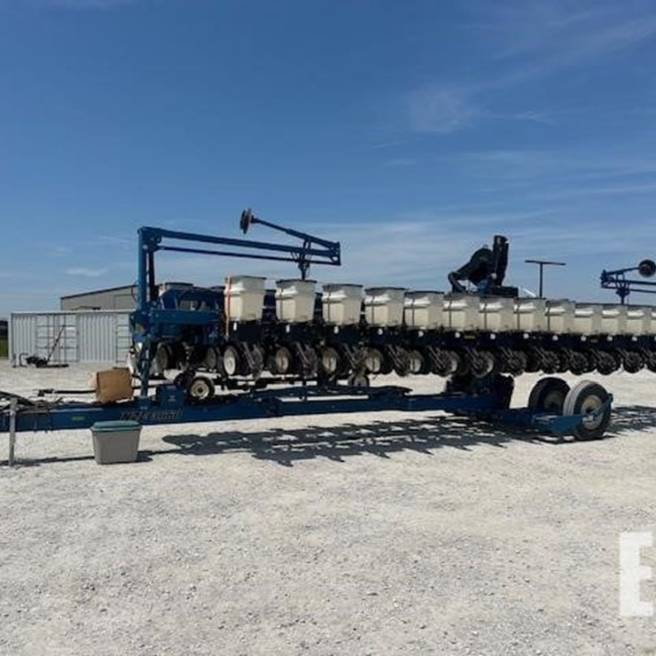 2011 KINZE 3660