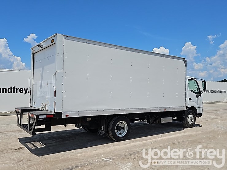 2019-hino-195-image-6