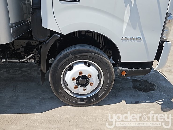 2019-hino-195-image-9