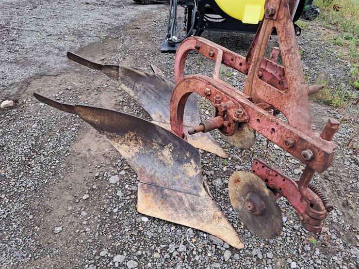 deerborne-10-1-2-bottom-plow-image-2
