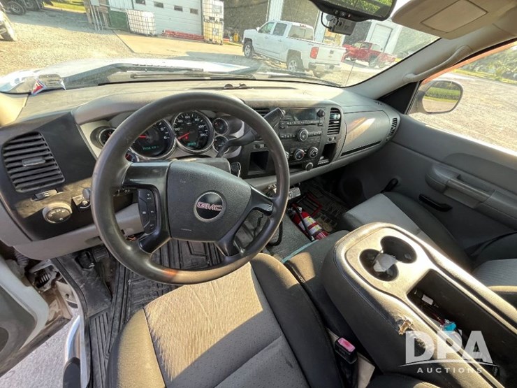 2009-gmc-3500-image-48