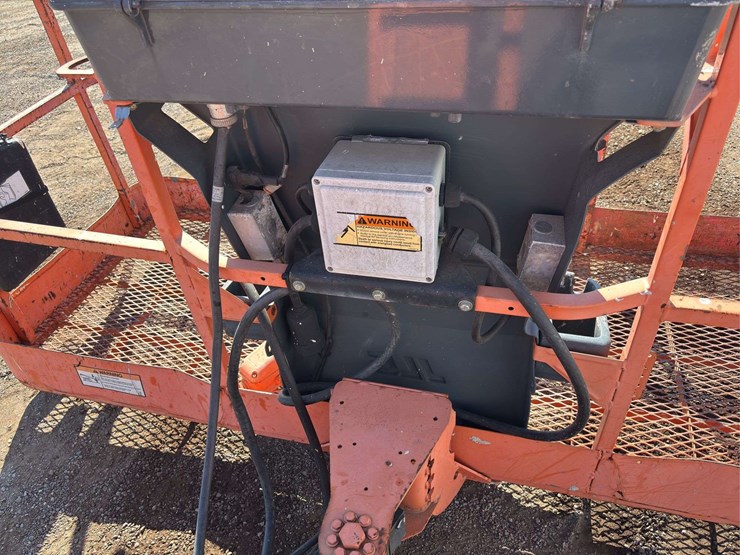 2009-jlg-660sj-image-11