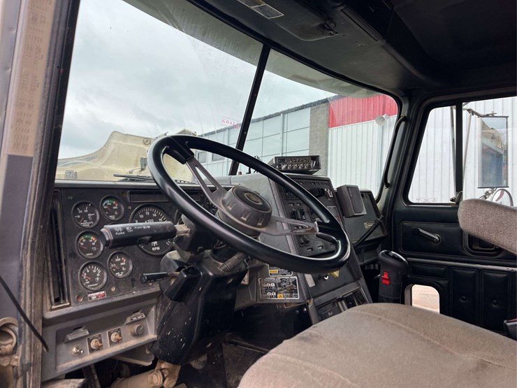 1999-mack-ch6-dump-truck-image-19