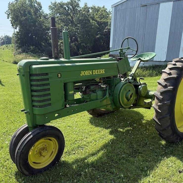 JOHN DEERE B