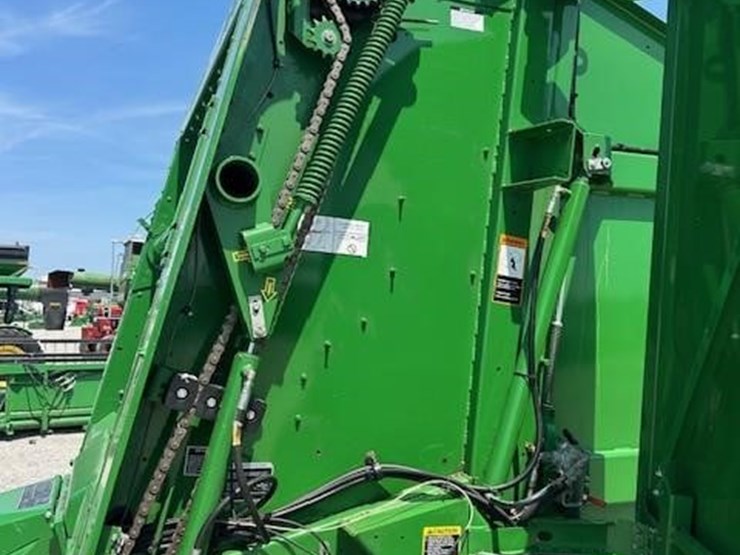 2019-john-deere-560m-image-9