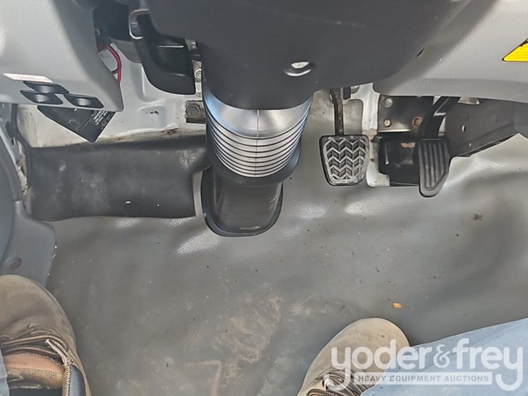 2019-hino-195-image-31