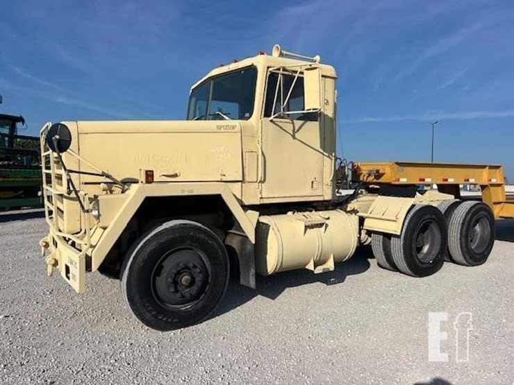 1983-am-general-m915a1-image-1