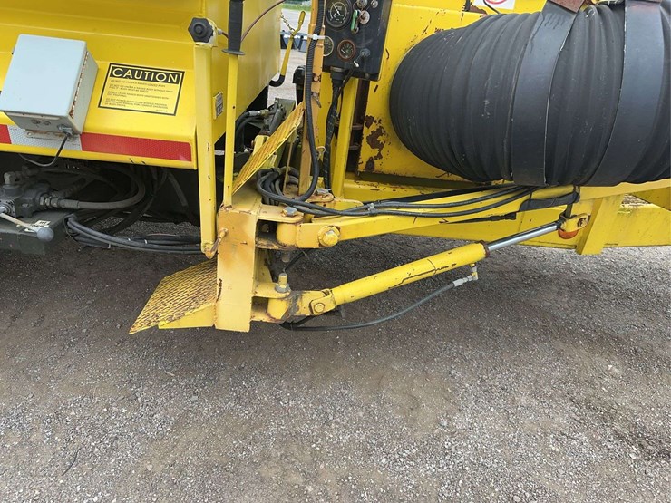 2009-dinkmar-sc-25-muleself-contained-leaf-vac-image-18