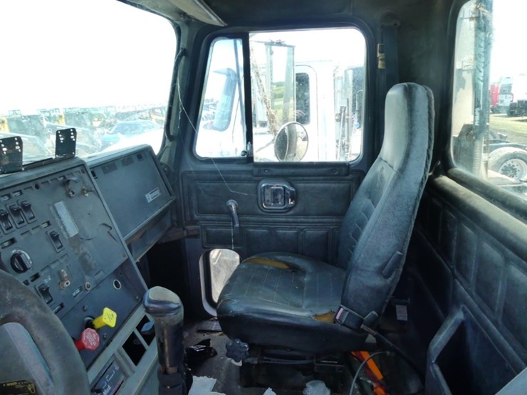 1994-mack-ch613-image-10