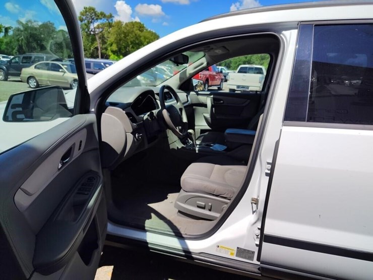 2016-chevrolet-traverse-ls-image-6