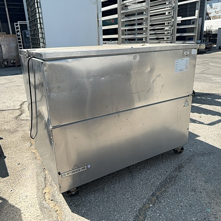 LOT#- - BEVERAGE AIR REFRIGERATOR