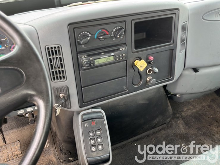 2006-international-durastar-4300-image-24