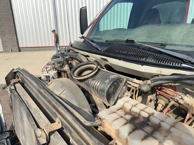 2005-chevrolet-c8500-semi-truck-image-27