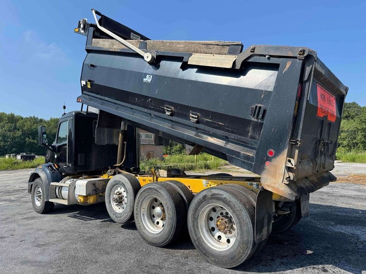 2016-peterbilt-567-image-4