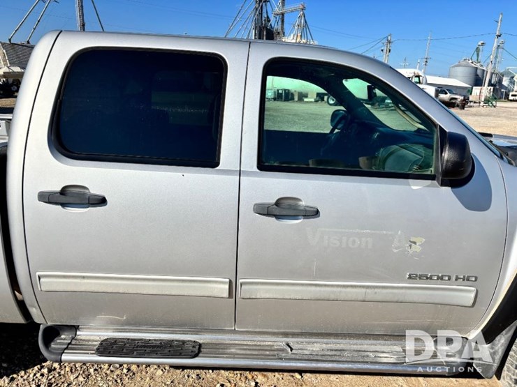 2011-chevrolet-silverado-2500hd-lt-image-41