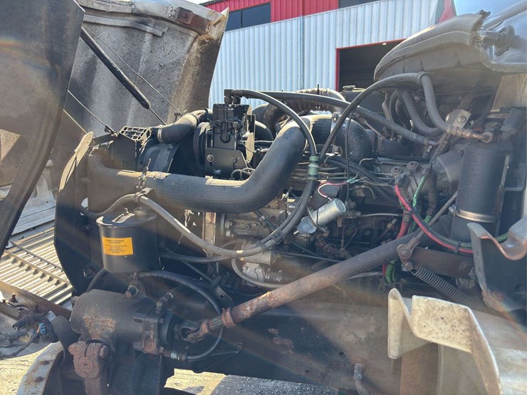 1995-freightliner-fl70-image-25
