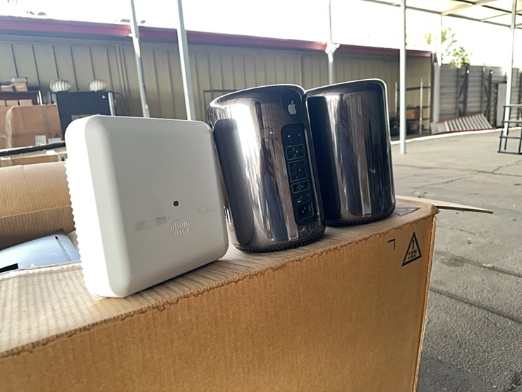 lot#----cisco-access-points-,-mac-pro-towers-,-key-boards-and-phone-sets-image-3