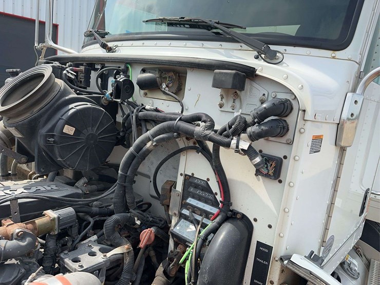 2014-peterbilt-337-image-25