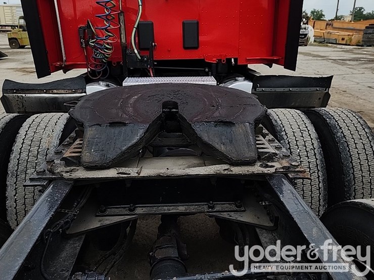 2018-kenworth-t680-image-16