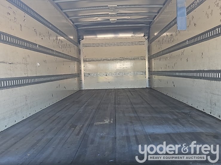 2019-hino-195-image-18