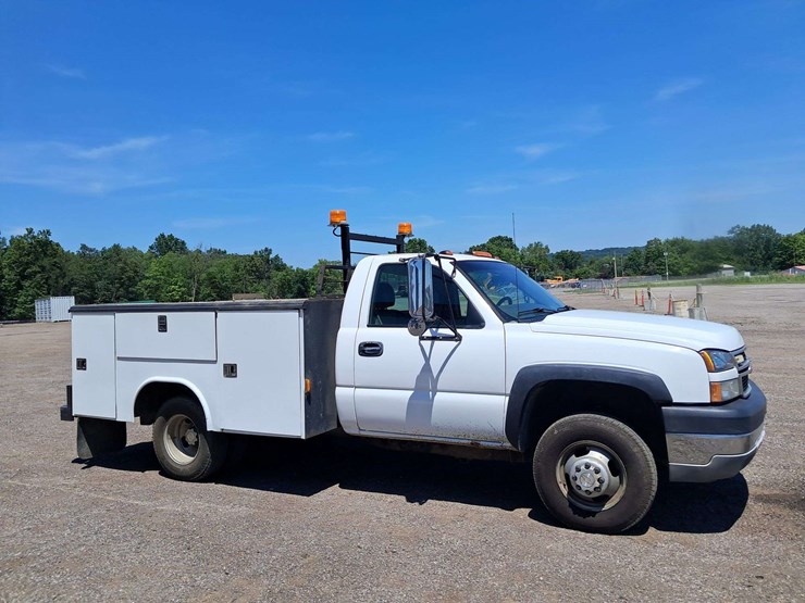 2007-chevrolet-service-truck-image-2