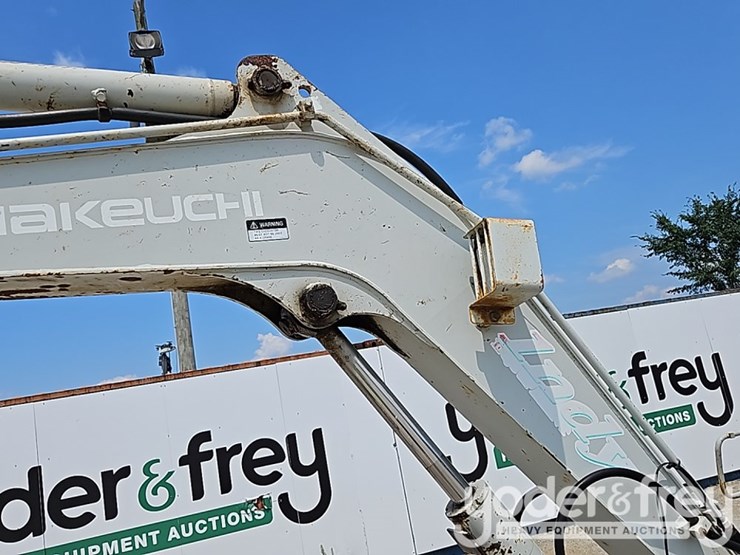 2005-takeuchi-tb145-image-15