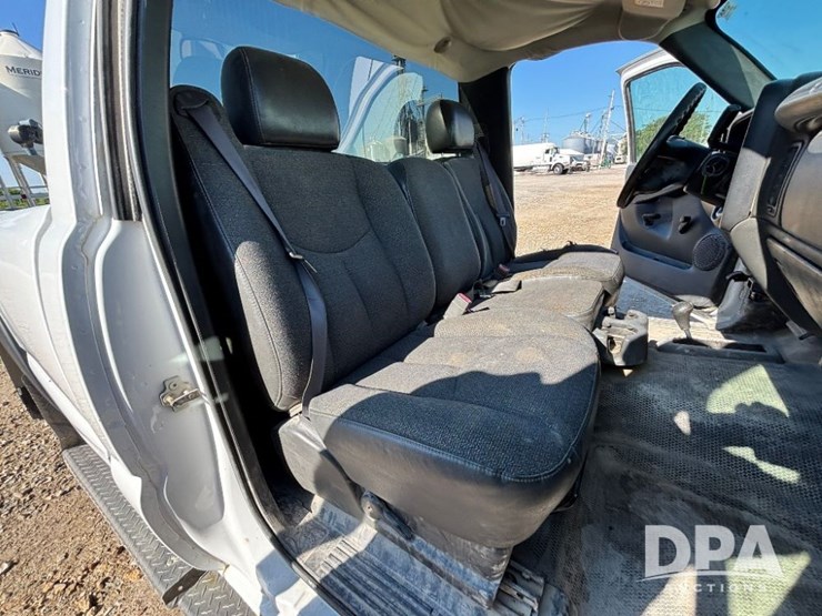 2005-chevrolet-2500hd-image-63