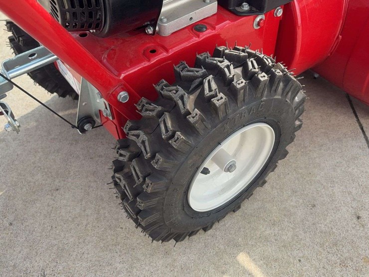 2022-troybilt-storm-2420-snowblower-image-7