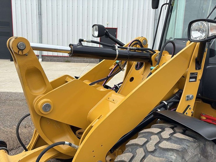 2022-caterpillar-906m-image-22