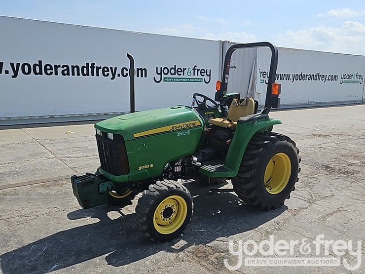 2014-john-deere-3032e-image-1