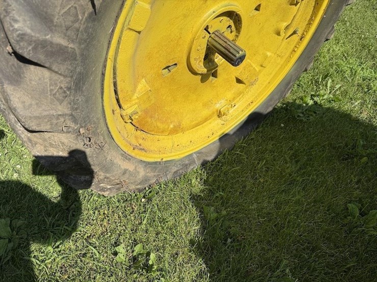 john-deere-b-image-6