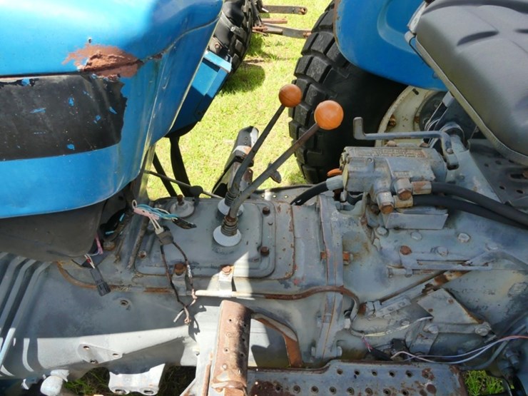 new-holland-3930-image-12
