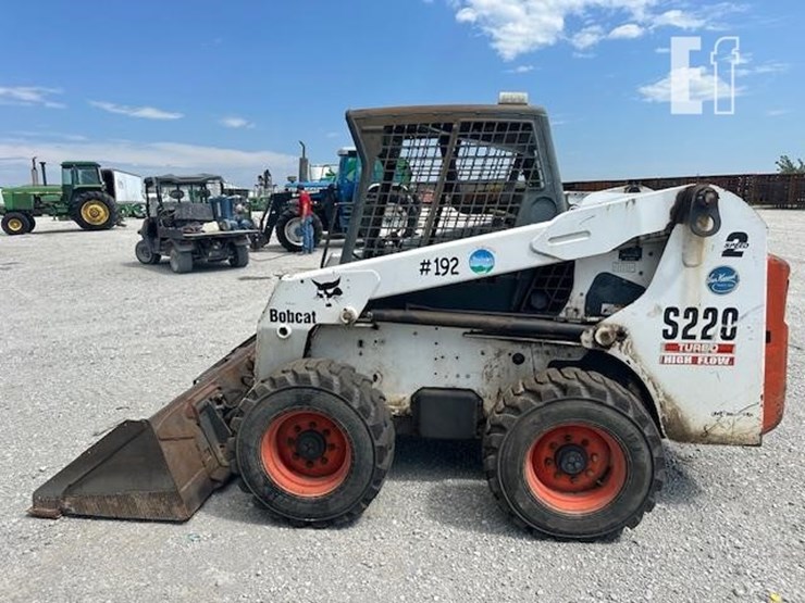 bobcat-s220-image-2