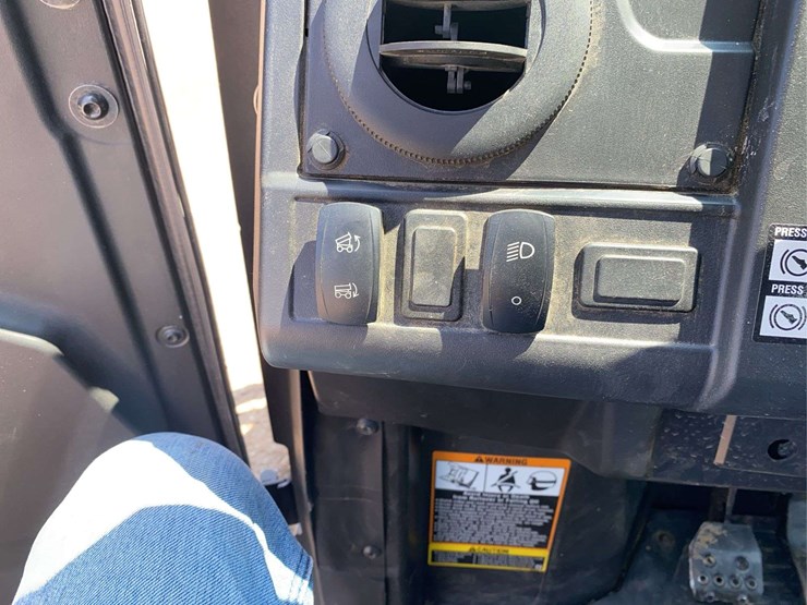 2023-john-deere-gator-image-30