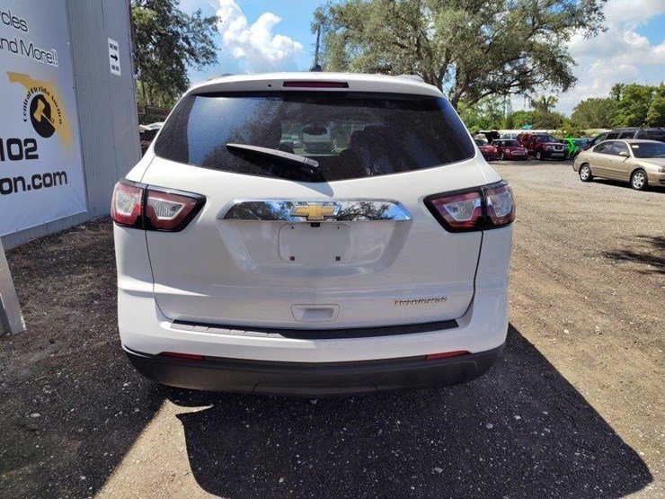 2016-chevrolet-traverse-ls-image-4