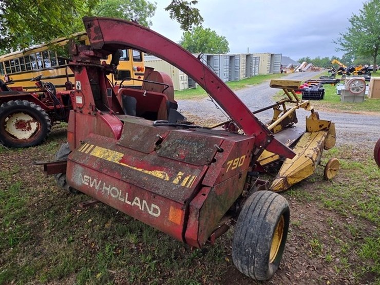 new-holland-790-image-4