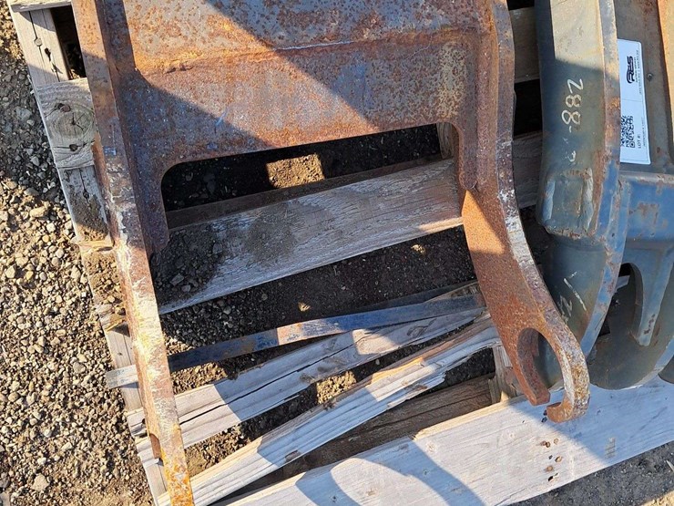 hydraulic-excavator-thumb-image-4