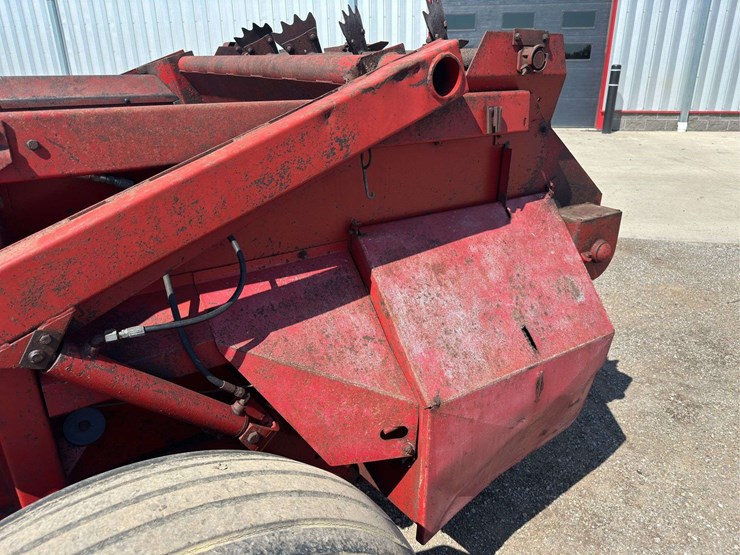new-holland-190-image-13