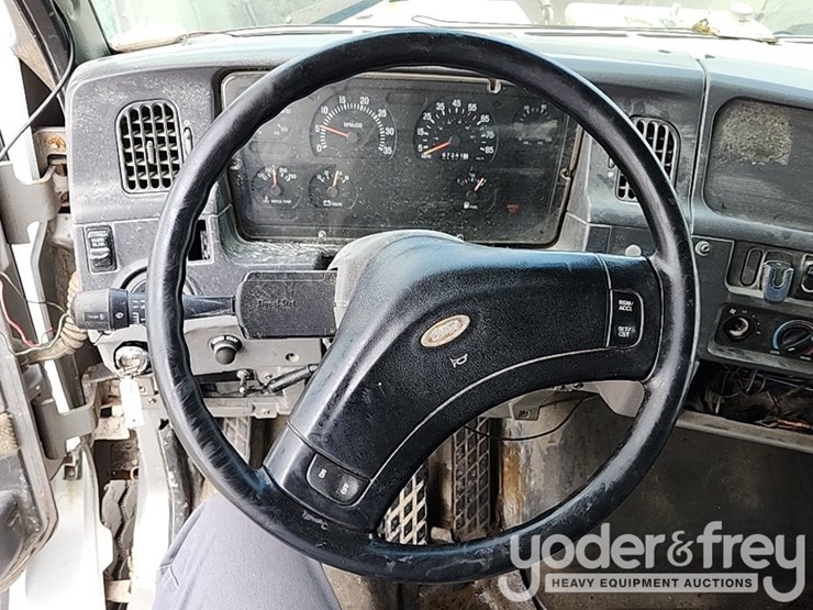 1998-ford-l9000-image-36