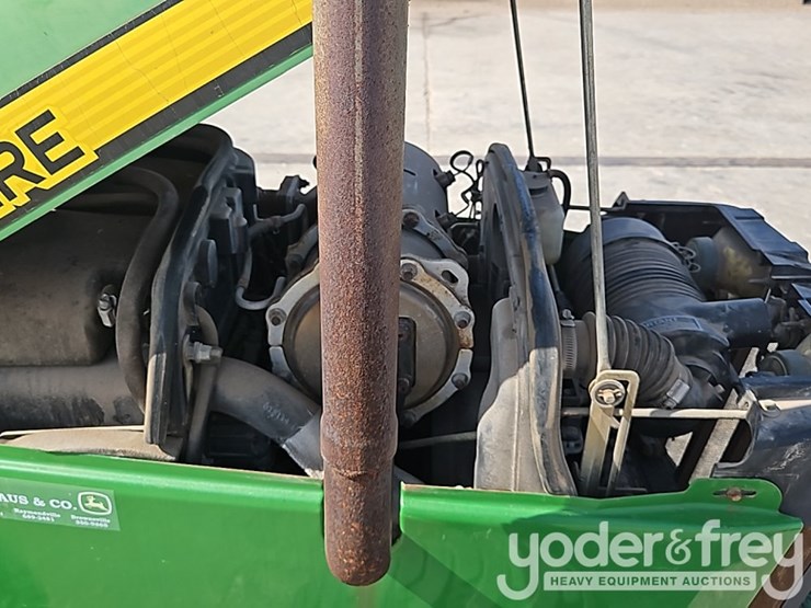 2014-john-deere-3032e-image-19