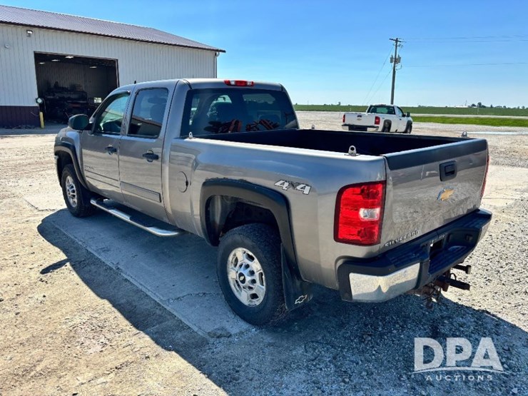 2013-chevrolet-silverado-2500-lt-image-8