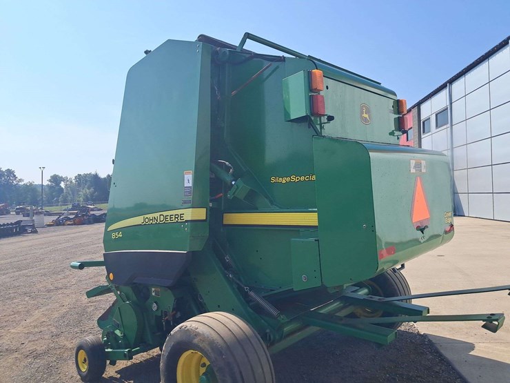 john-deere-854-image-4